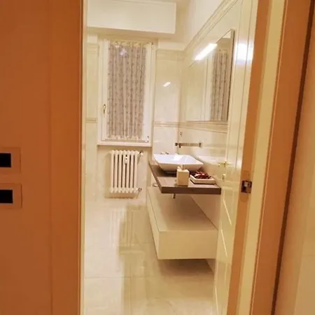 Lenuare Luxury 公寓 代森扎诺-德尔加达